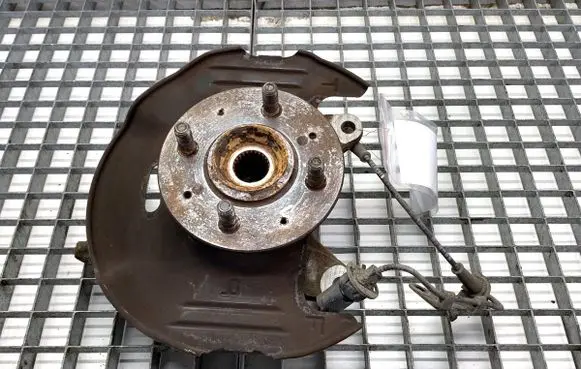 Honda Insight Front wheel hub spindle knuckle 