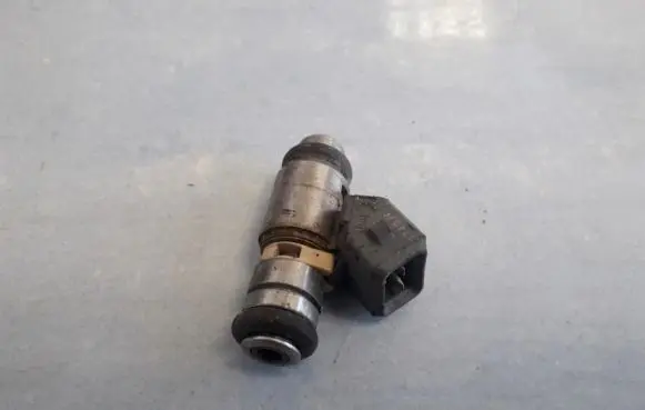 Renault Megane I Fuel injector 04bh104274 mp026