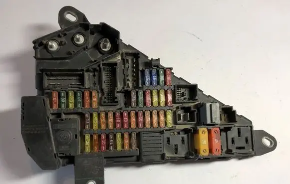 BMW 6 E63 E64 Fuse module 6906588 518811047