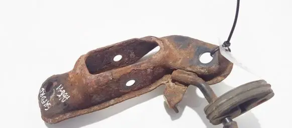 Ford Mondeo Mk III Bracket in trunk/boot 
