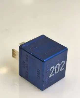 Audi A6 S6 C5 4B Other relay 8A0951253