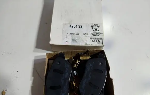 Peugeot Partner Brake pads (front) 425492