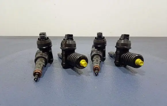 Volkswagen Sharan Fuel injector 038130073AK