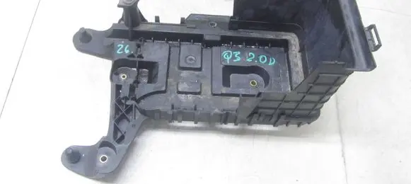 Audi Q3 8U Battery tray 1K0915333