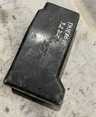 Mitsubishi Pajero Fuse box cover 