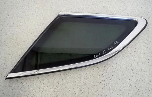 KIA Ceed Side middle window/glass 