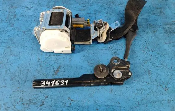 Ford Fusion II Front seatbelt DG9Z54611B08AJ
