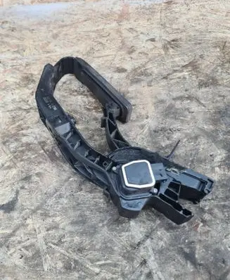 Mercedes-Benz E W211 Accelerator throttle pedal A2113000404