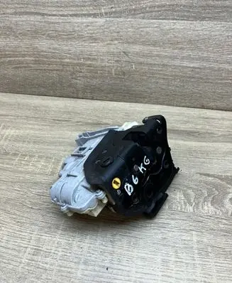 Volkswagen PASSAT B6 Rear door lock 3C4839015A