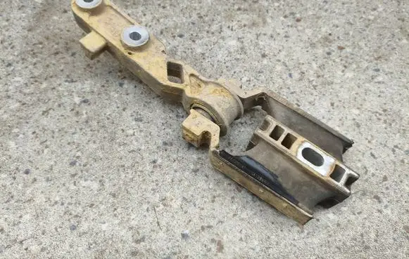 Volvo XC90 Gearbox mount 532E37 31330594