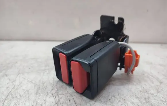 Rear seatbelt buckle