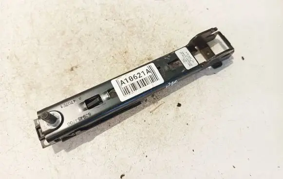 Ford C-MAX I Seat belt adjustment rail 3m51r611c46ad