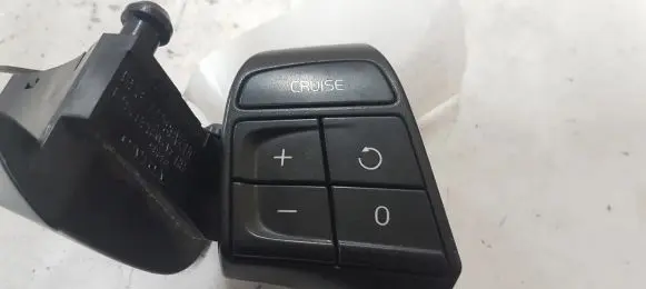 Volvo V50 Steering wheel buttons/switches 30739638