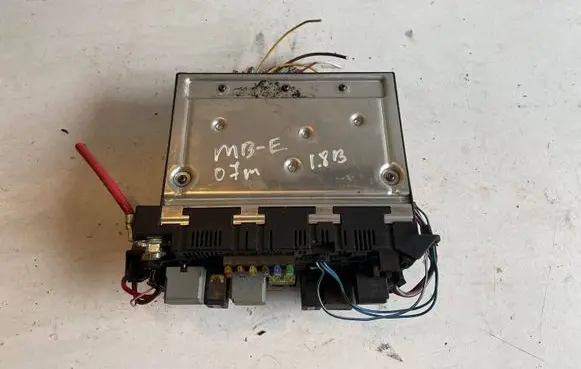 Mercedes-Benz E W211 Fuse box set 2115454301