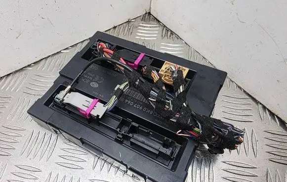 Audi A4 S4 B8 8K Comfort/convenience module 8K0907064BN