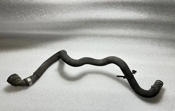 Audi A4 S4 B6 8E 8H Engine coolant pipe/hose 8E0121109N