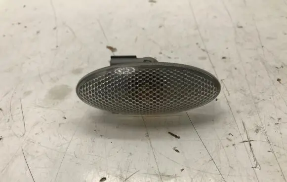 Toyota Auris 150 Front fender indicator light 8173002080