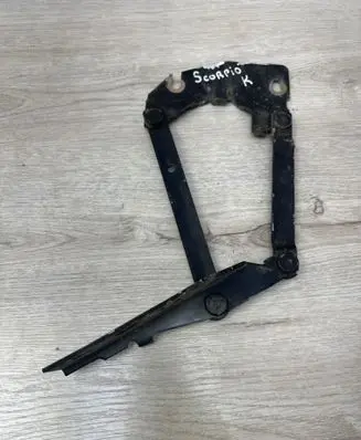 Engine bonnet/hood hinges