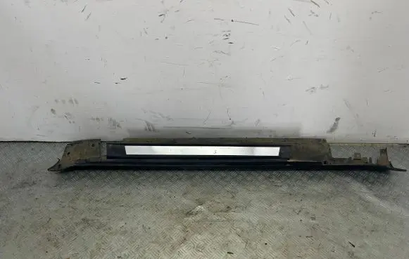 Foot area side trim