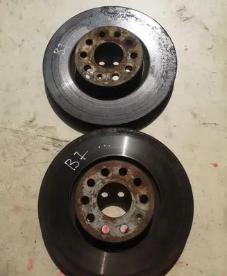 Volkswagen PASSAT B7 Front brake disc