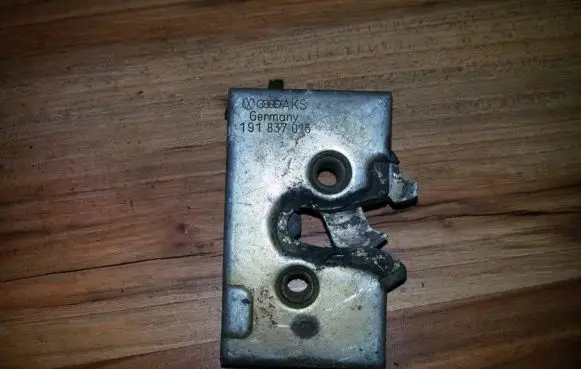 Volkswagen Caddy Front door lock 191837015