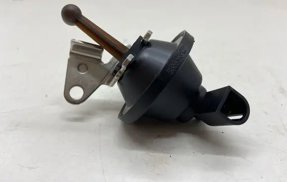 Mercedes-Benz C AMG W203 Vacuum valve 500300 A6110900366