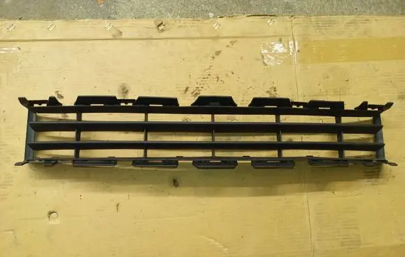 Renault Megane II Front bumper lower grill 8200114155