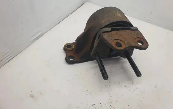 Hyundai Santa Fe Engine mount bracket 218322B000