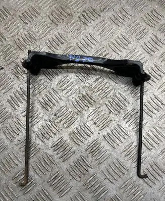 Toyota Land Cruiser (J120) Battery bracket