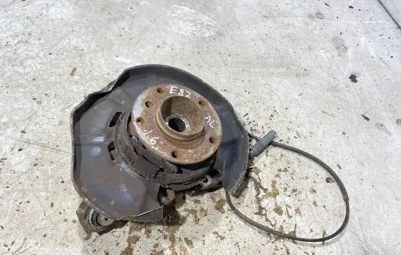 BMW 1 E81 E87 Rear wheel hub spindle/knuckle 