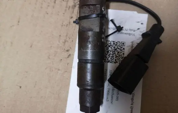 Volkswagen Polo IV 9N3 Fuel injector 038130202C 0432193574