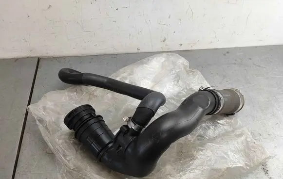Land Rover Defender Intercooler air guide/duct channel LR100460