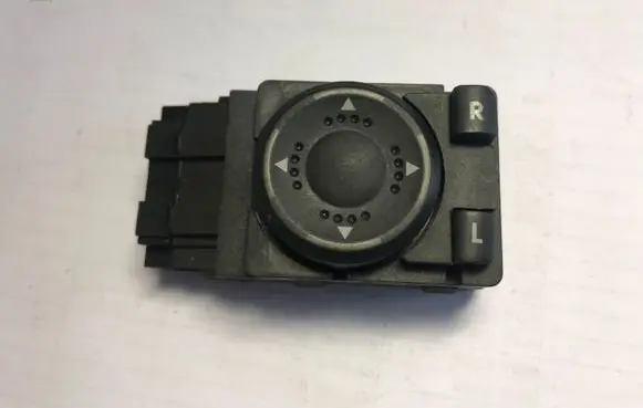 Wing mirror switch
