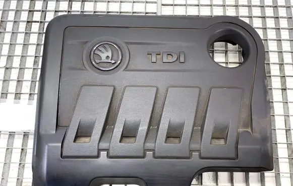 Skoda Superb B6 (3T) Engine cover (trim) 03L103925