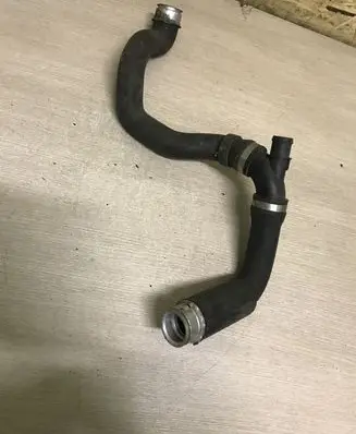 Mercedes-Benz C W203 Engine coolant pipe/hose 3013356