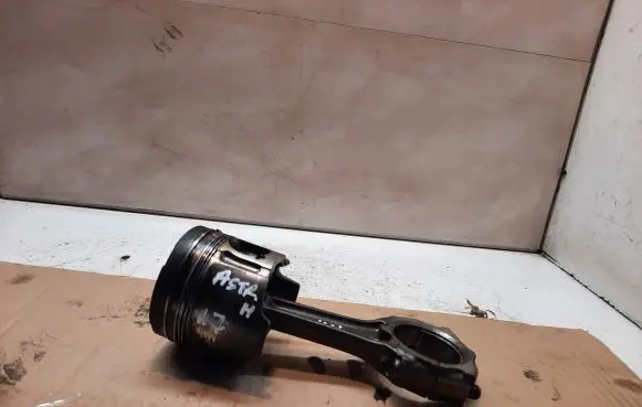Opel Astra H Piston with connecting rod P888