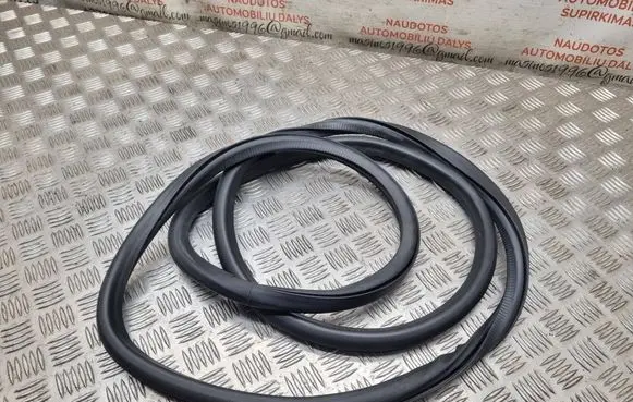 Volkswagen Golf Plus Rubber seal rear door 5M0867913B