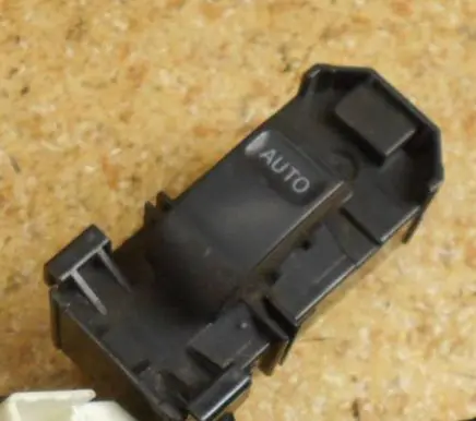Toyota Land Cruiser (J100) Electric window control switch 