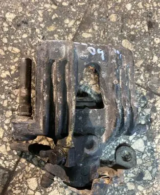 Opel Zafira A Rear brake caliper