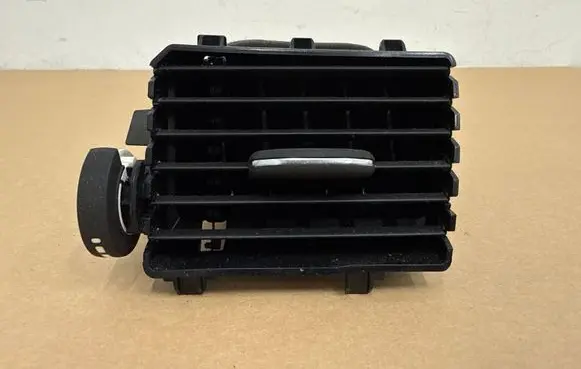Volvo V40 Dash center air vent grill 313702