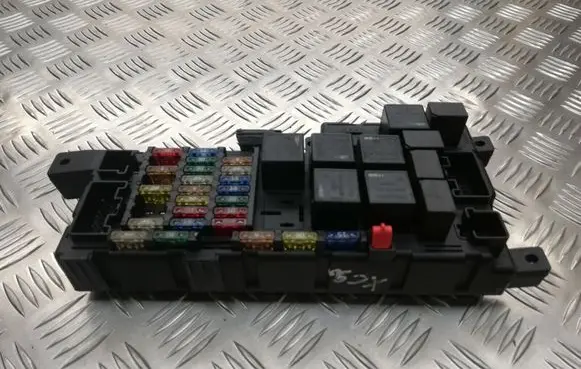 Volvo S60 Fuse module 8678449 518784202