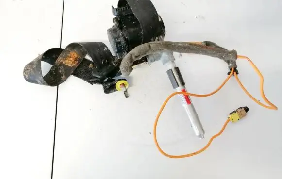 Toyota Corolla Verso AR10 Middle seatbelt (rear) 