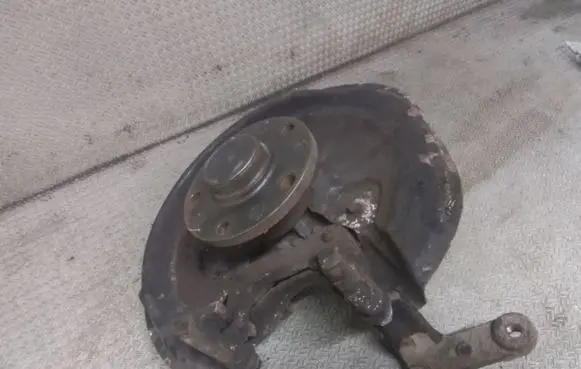 Rear wheel hub spindle/knuckle