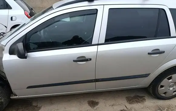 Opel Astra H Front door 