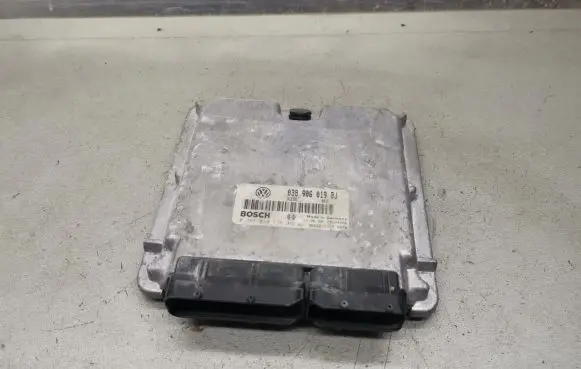 Volkswagen PASSAT B5 Engine control unit/module 038906019BJ 0281010176