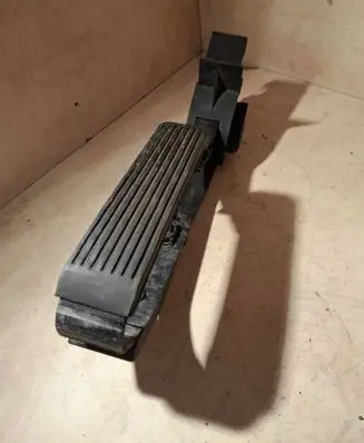 Mercedes-Benz C W203 Accelerator throttle pedal A2113000804