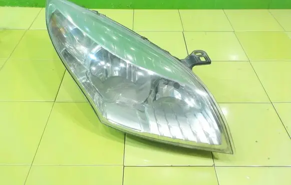 Renault Megane III Headlight/headlamp 25382539