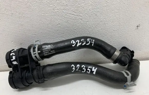 Volvo XC40 Engine coolant pipe/hose 32252121 8889016515