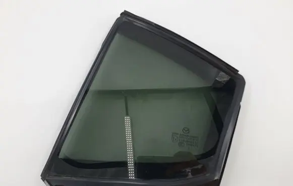 Mazda 3 II Rear vent window glass 43R000077 BHN973651