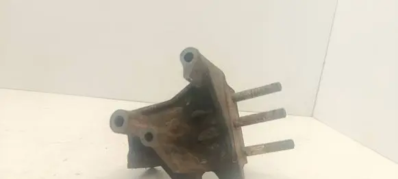 Mitsubishi 3000 GT Engine mounting bracket
